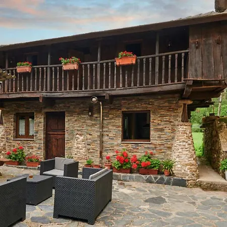 Bonito Apartamento Rural, Wifi, Terraza Y Piscina En Navelgas Tineo